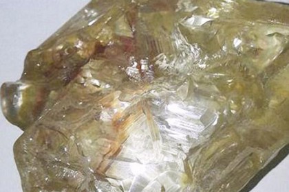 খোঁজ মিলল ৭০৬ ক্যারাটের একটি হিরার!