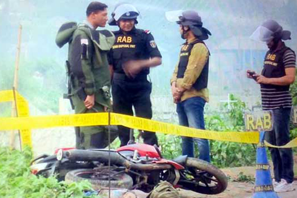র্যাব ক্যাম্পে অনুপ্রবেশকারীর শরীরে ‘সুইসাইডাল ভেস্ট’