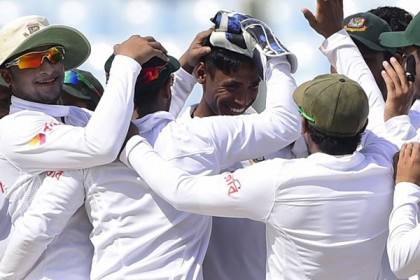 মেন্ডিস ও চান্দিমালকে ফেরালেন মুস্তাফিজ