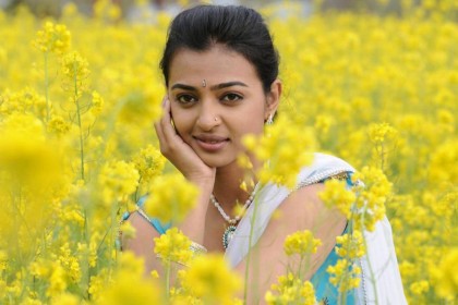 সাহসী ফটোশ্যুটে প্রায় অর্ধনগ্ন রাধিকা