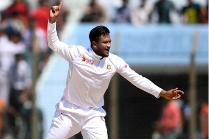 সেঞ্চুরিয়ান করুনারত্নেকে ফেরালেন সাকিব