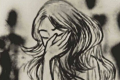 ছাত্রীকে নতুন পোশাকে দেখেই 'চুমু' শিক্ষকের!