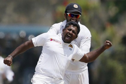 পর পর দুই বলে দুই উইকেট হারালো টাইগাররা