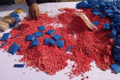 পতেঙ্গা থেকে ৬ লাখ পিস ইয়াবা উদ্ধার, আটক ৮