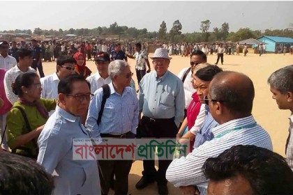 মিয়ানমারের তদন্ত কমিশনের সামনে রোহিঙ্গাদের বিক্ষোভ