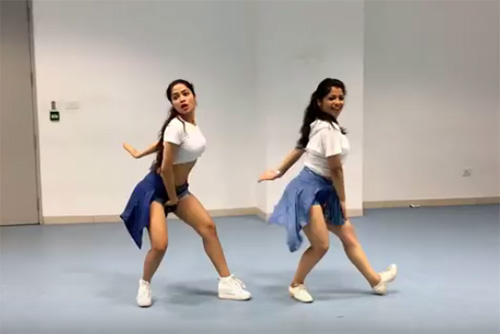 দুই তরুণীর যে নাচের ভিডিও ভাইরাল