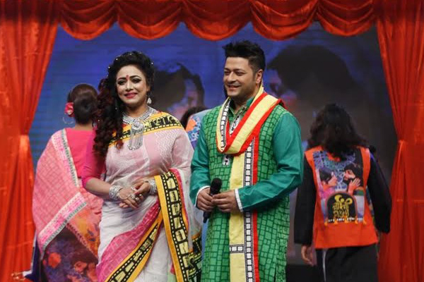র‌্যাম্পে হাঁটলেন রোজিনা
