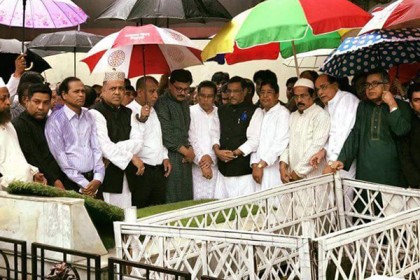 জিল্লুর রহমানের সমাধিতে আওয়ামী লীগের শ্রদ্ধা