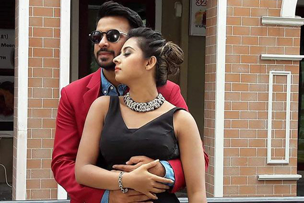 শাকিবের অপেক্ষায় প্রহর গুনছেন বুবলী