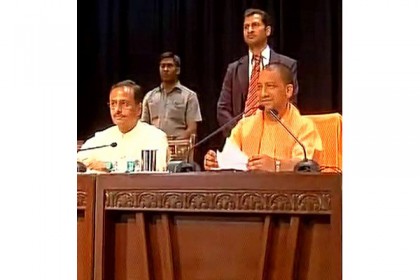ভারতের উত্তরপ্রদেশে মন্ত্রীদের গাড়িতে লালবাতি নয়