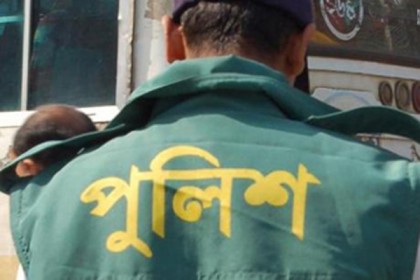 চট্টগ্রামের সেই আলোচিত ওসির বিরুদ্ধে মামলা
