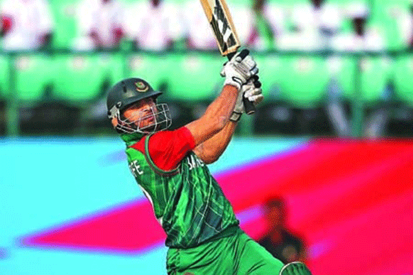 তাণ্ডব চালিয়ে মাশরাফির হাফ সেঞ্চুরি
