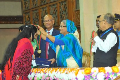 ২৩৩ মেধাবীর হাতে প্রধানমন্ত্রী স্বর্ণপদক