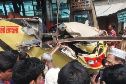 ময়মনসিংহে বাস-ট্রাক মুখোমুখি সংঘর্ষে নিহত ১, আহত ২০