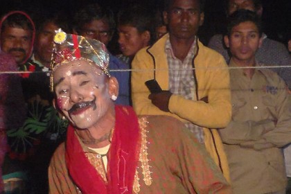 আশি পেরিয়েও মঞ্চ মাতাচ্ছেন পুহাতু বর্মণ 