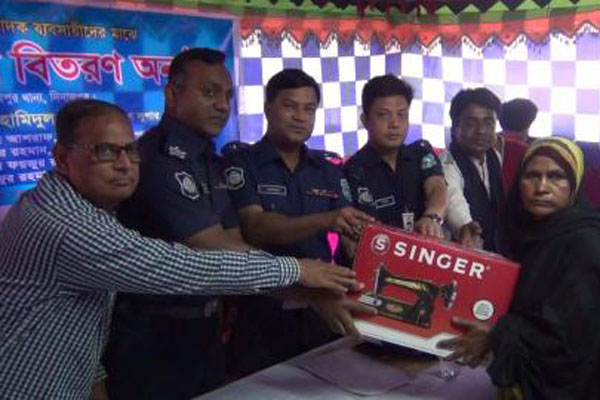 হাকিমপুরে মাদক ব্যবসা ছেড়ে আলোর পথে ২৩ নারী