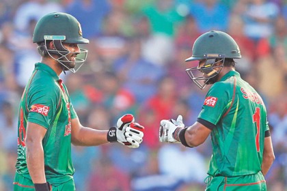 সাজঘরে সৌম্য, তামিম-সাব্বিরে এগুচ্ছে টাইগাররা