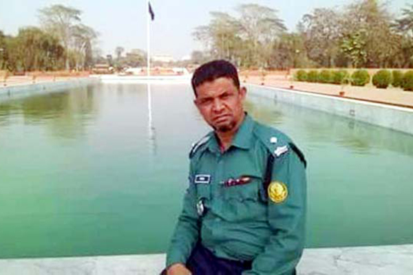 বাবা-মার পাশে সমাহিত হবেন সিলেটে নিহত পুলিশ কর্মকর্তা