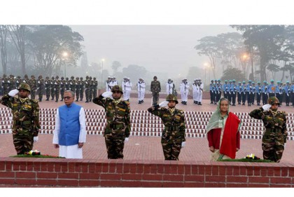জাতীয় স্মৃতিসৌধে রাষ্ট্রপতি-প্রধানমন্ত্রীর শ্রদ্ধা