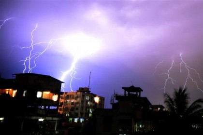 ভারতে প্রবল বর্ষণ ও বজ্রপাতে ৪ জনের মৃত্যু 