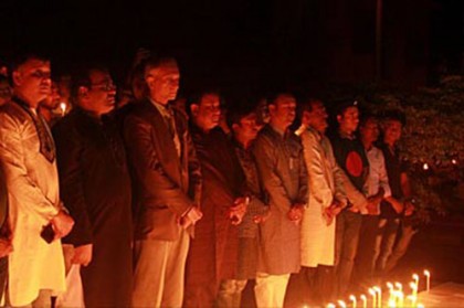 ২৬ মার্চের প্রথম প্রহরে শহীদদের স্মরণ