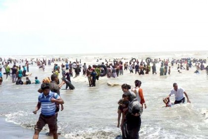 গঙ্গাস্নানে দুই বাংলার মিলন মেলা
