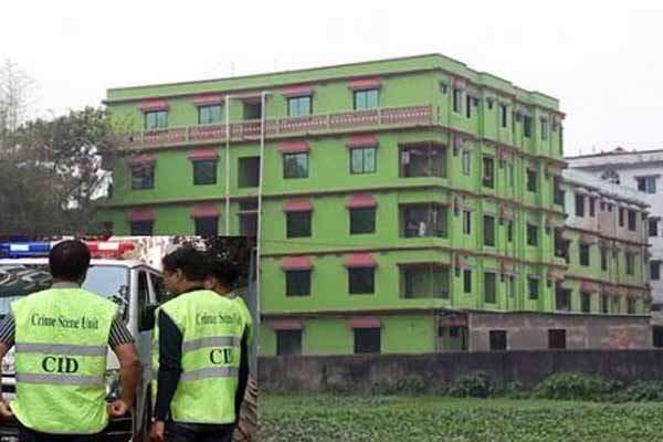 আতিয়া মহলের পাশে ক্রাইম সিনের দুটি গাড়ি