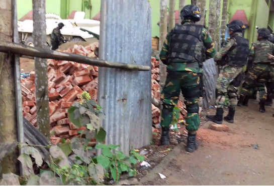 আতিয়া মহলে প্রচণ্ড গোলাগুলি