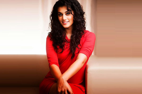 বলিউডের অপ্রিয় সত্য জানালেন তাপসী