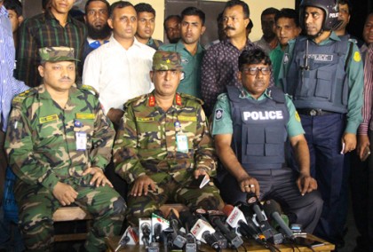 দুই জঙ্গির লাশ পুলিশের কাছে, ভেতরে আরও দুই