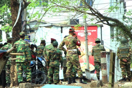 কাঁপছে শিববাড়ি, 'আতিয়া মহলে' কমান্ডোদের তৎপরতা বৃদ্ধি
