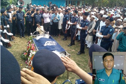 সিলেটে নিহত পুলিশ পরিদর্শক মনিরুলের দাফন সম্পন্ন