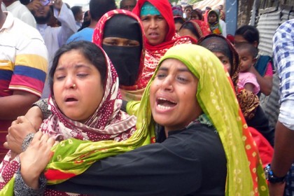 মোরেলগঞ্জে দেড়শ যাত্রী নিয়ে ট্রলারডুবি, চার নারীর মৃত্যু 