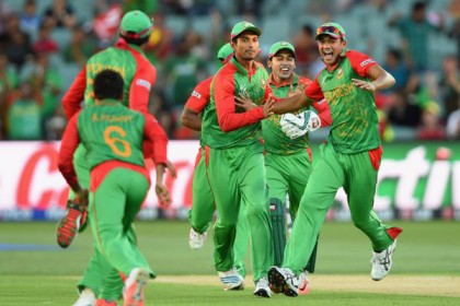 মুশফিকের দুর্দান্ত ক্যাচে গুনাথিলাকার বিদায়