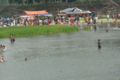 পঞ্চগড়ে পূণ্যস্নান মেলায় জুয়া