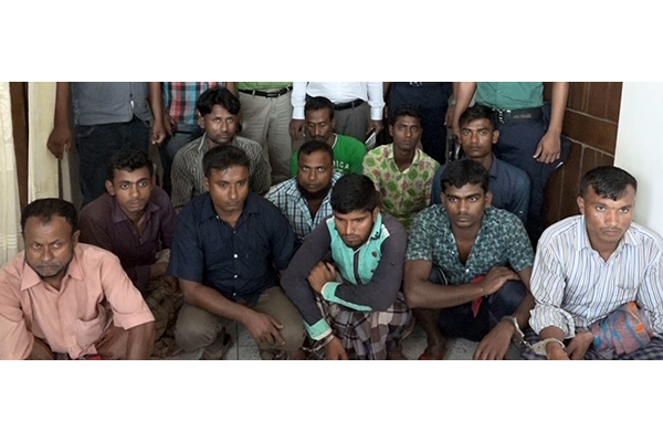 বরিশালে চার লাখ রেনু পোনাসহ আটক ১১