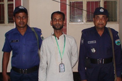 সাংবাদিক পরিচয়ে চাঁদা দাবি, দুই প্রতারক আটক