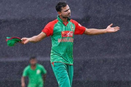 সাকিবকে ছাড়িয়ে সবার ওপরে মাশরাফি