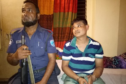 স্ত্রীকে বাথরুমে রেখে পুড়িয়ে হত্যা, স্বামী গ্রেফতার