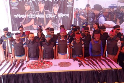 বনদস্যু ছোট রাজু বাহিনীর ১৫ সদস্য কারাগারে 