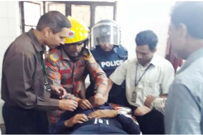 মৌলভীবাজারে জঙ্গিদের বোমায় পুলিশ সদস্য আহত