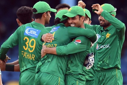 রোমাঞ্চকর জয়ে সিরিজে এগিয়ে গেল পাকিস্তান