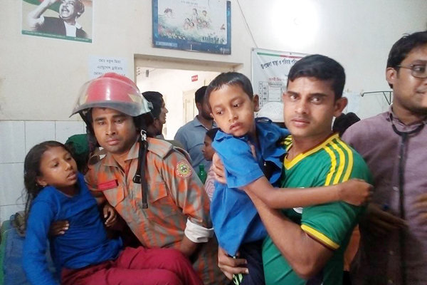 ঝিনাইদহে কৃমি নাশক ট্যাবলেট খেয়ে অসুস্থ ৫ শতাধিক শিক্ষার্থী 