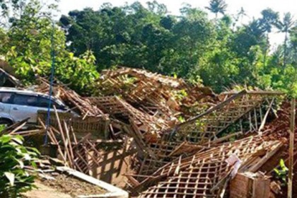 ইন্দোনেশিয়ায় ভূমিধসে ১১ জনের মৃত্যু