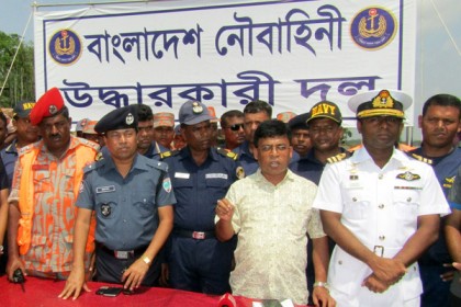 ট্রলার ডুবিতে এখনো নিখোঁজ ২, উদ্ধার অভিযান শেষ