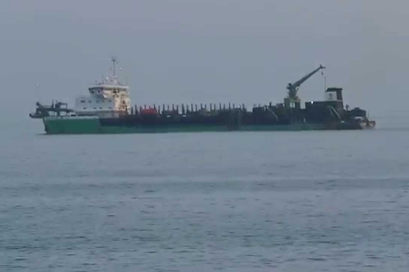 বঙ্গোপসাগরে ফেয়ারওয়ে বয়ায় বিদেশি জাহাজে খাদ্য সংকট