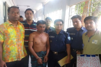 লামায় ইয়াবা ও চোলাই মদ সহ গ্রেফতার ৫