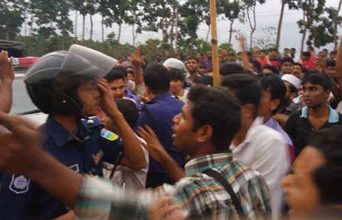 ভালুকায় মহাসড়ক অবরোধ, আহত ৫০