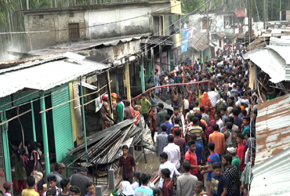 লক্ষ্মীপুরে অগ্নিকাণ্ডে ৫টি দোকান পুড়ে ছাই