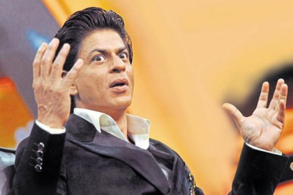 ৩০ লাখ টাকা ঘুষ দিয়েছেন শাহরুখ: টুইটে কমল